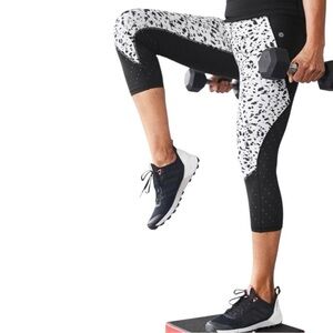 Athleta Stealth Black White Trucool Sculptek‎ Perforated Crop Capri Legging S